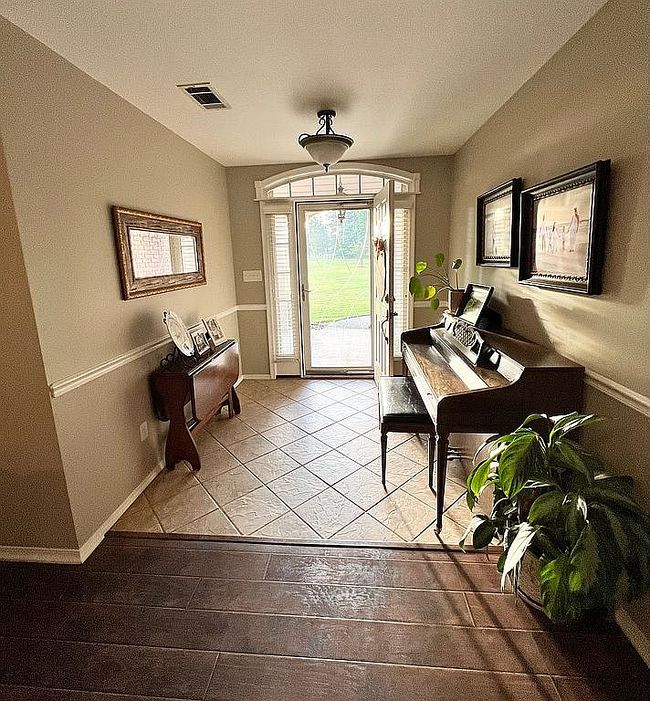 Image of 621 E Newberry Rd