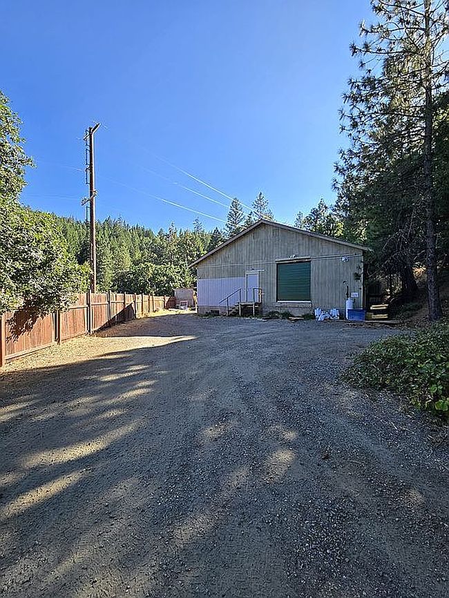 Photo of 3261 Oregon St, Weaverville, CA