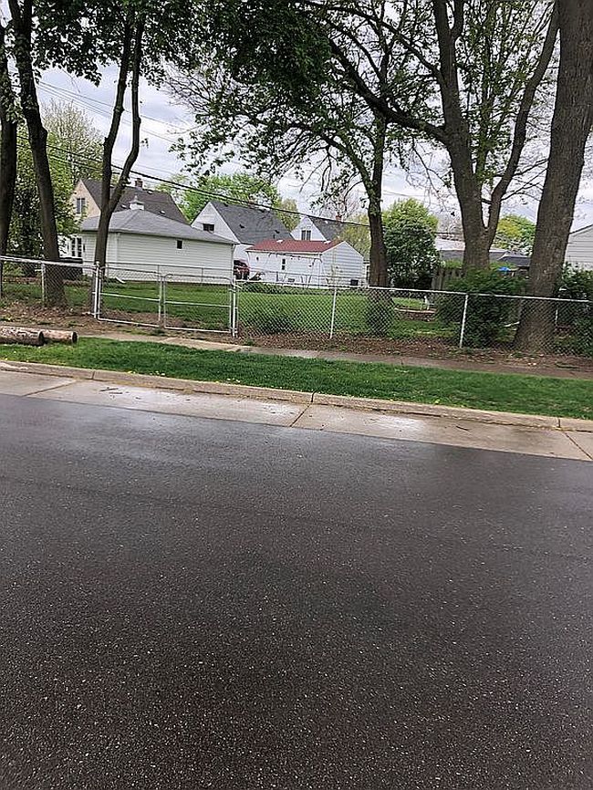 Photo of 3201 Croissant St, Dearborn, MI