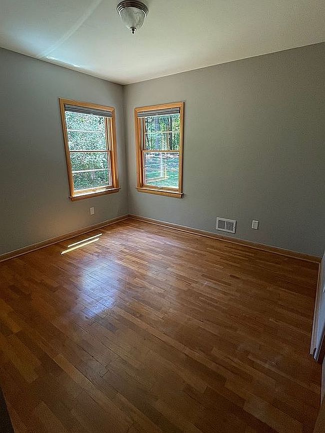 Additional photo 2 of property located at 704 Graafschap Rd