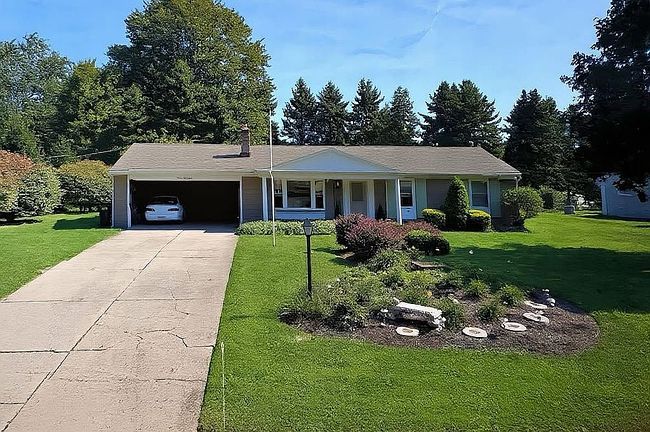 Photo of 1388 Devon Dr Nw, North Canton, OH