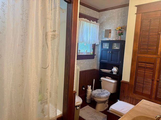 Image of 304 Locust St