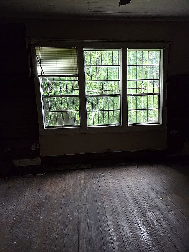 Image of 714 E Broadway St
