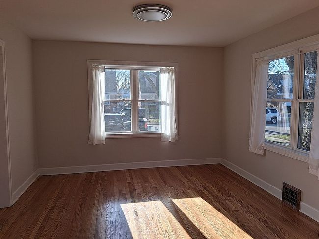 Image of 8739 S Sacramento Ave