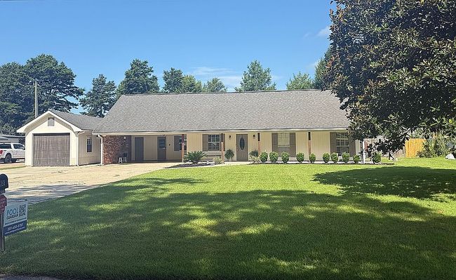 Image of 218 S Larriviere Rd