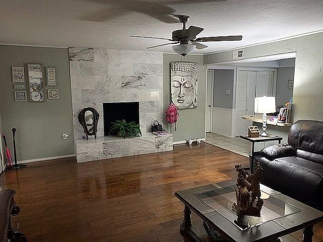 Additional photo 1 of property located at 3262 Camelot Dr