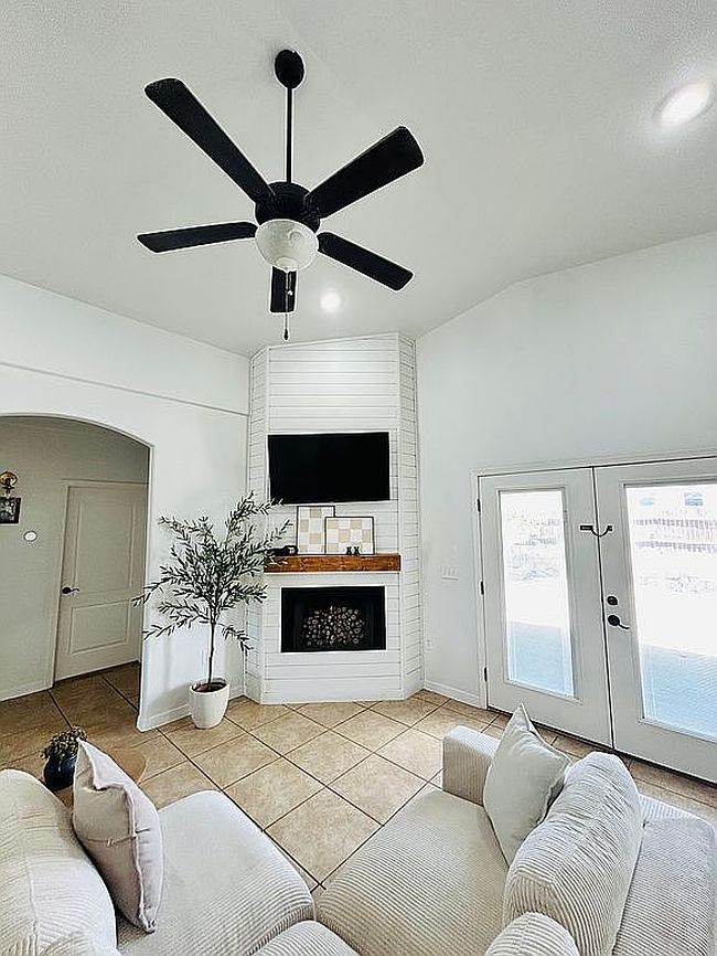 Photo of 536 El Cerro Dr, Sunland Park, NM