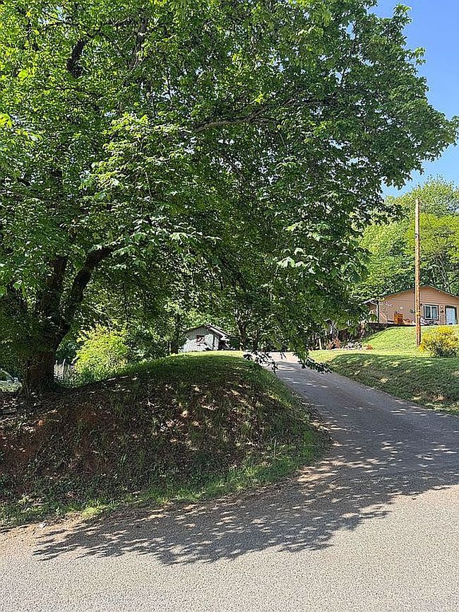 Image of 464 Montgomery Ave