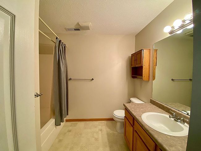 Photo of 1117 Nw Prairie Ridge Dr, Ankeny, IA