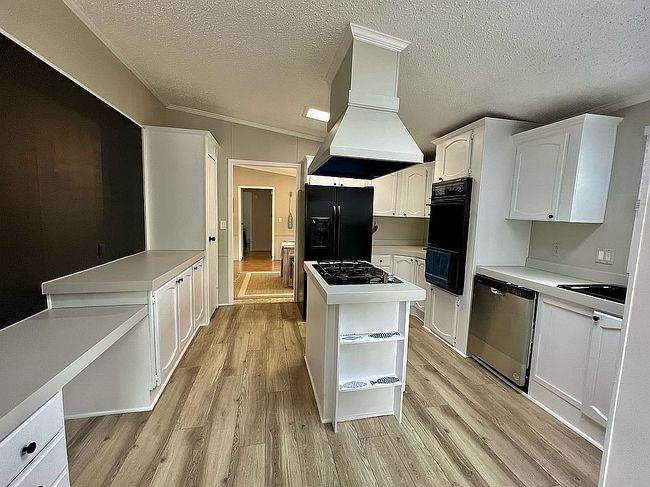 Photo of 297 Center St, Douglas, MI