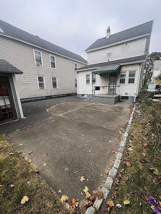 Image of 842 Main Ave
