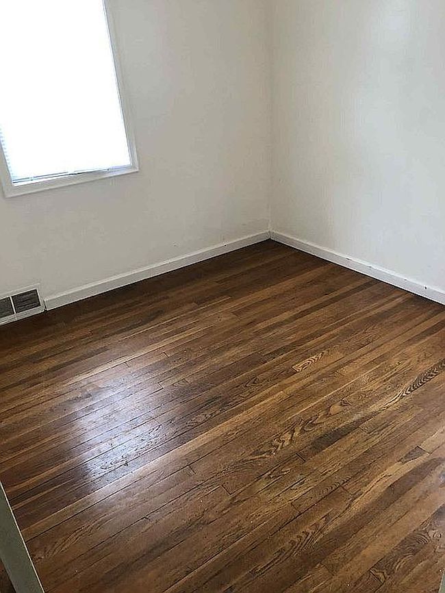 Photo of 201 Ringland Rd, Hastings, NE