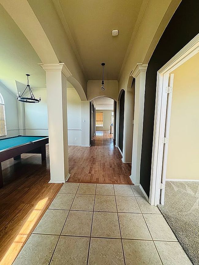Photo of 10100 Saint James St, Fort Worth, TX