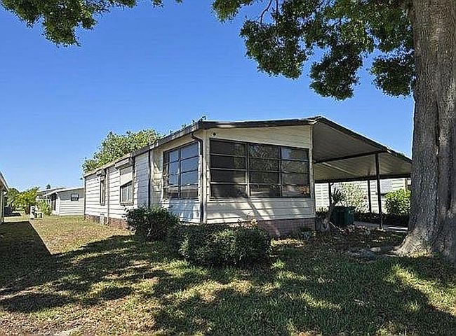 Additional photo 2 of property located at 2058 Royal Dr