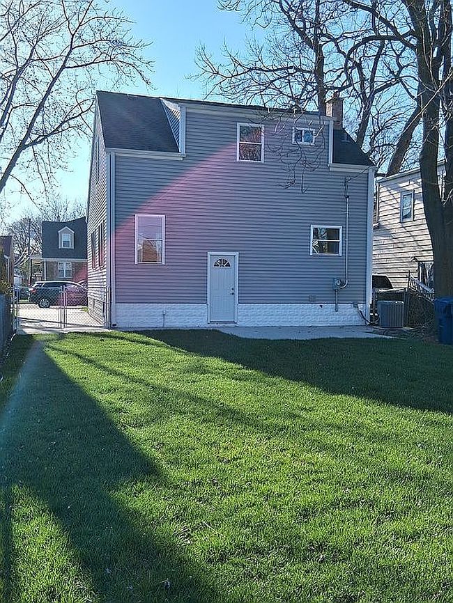 Image of 8739 S Sacramento Ave