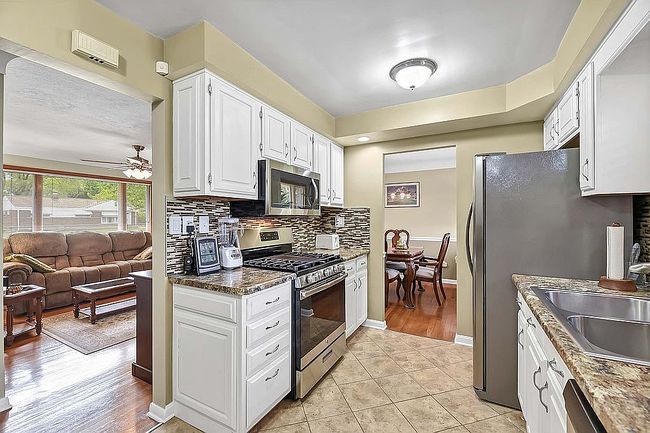 Image of 3890 W 212th St