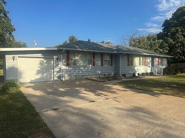 Photo of 1271 S Plum Ln, Carthage, MO
