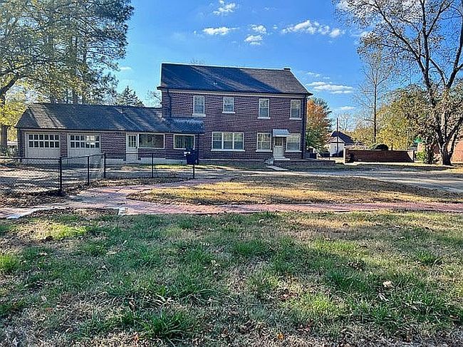 Photo of 238 Calhoun St, West Point, MS