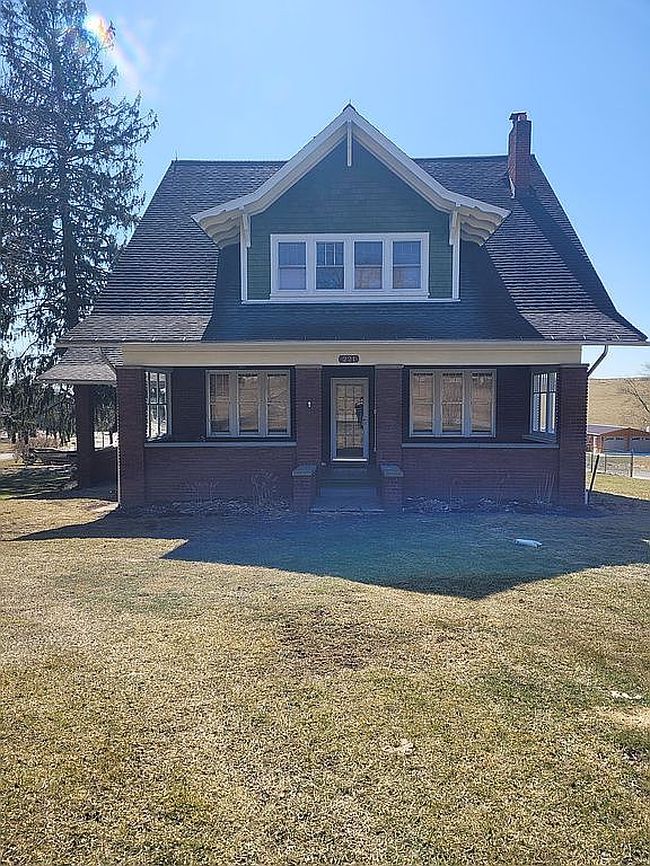 Image of 221 E Main St