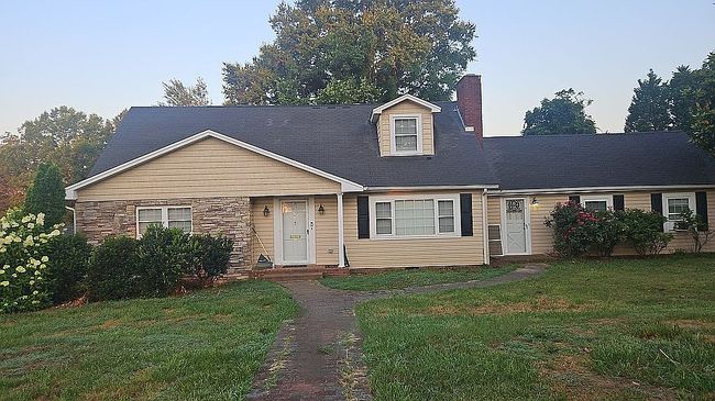 Photo of 10 Woods Dr, Granite Falls, NC
