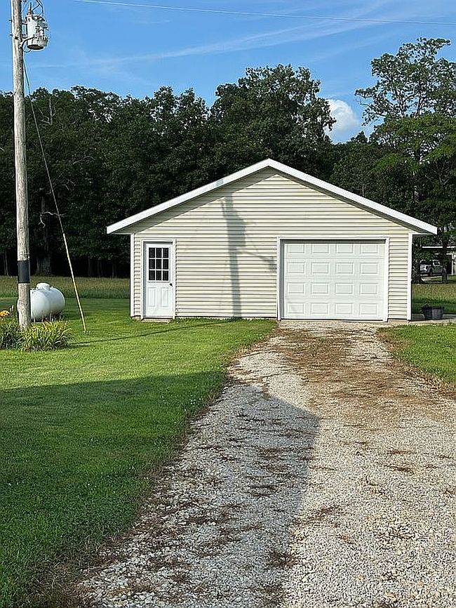 Photo of 5884 E 950th Ave, Altamont, IL