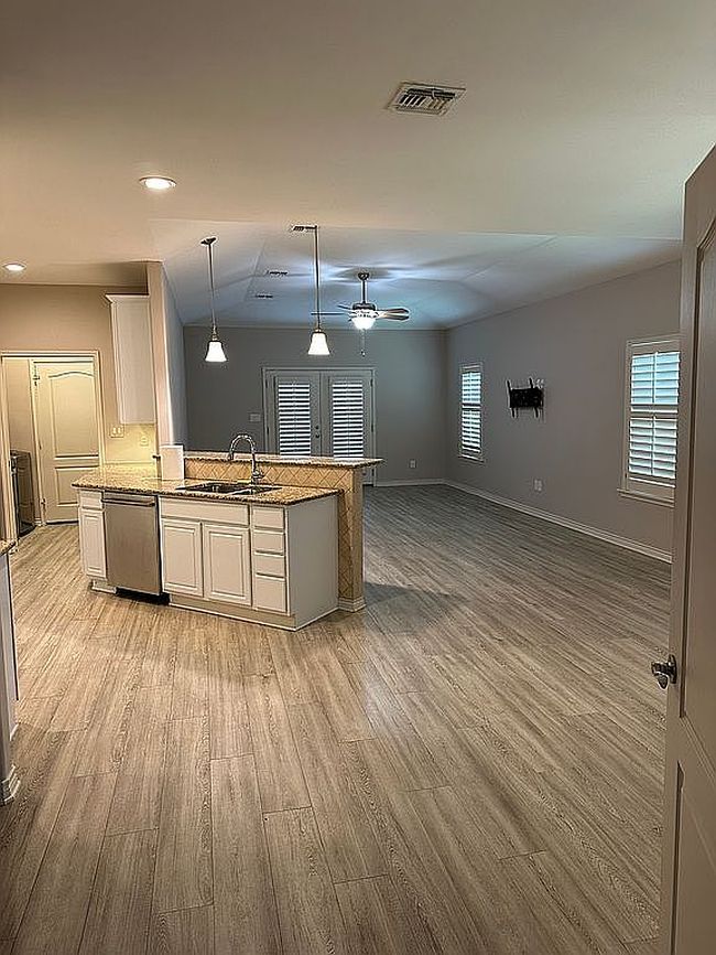 Photo of 11 Primrose Dr, Rockport, TX