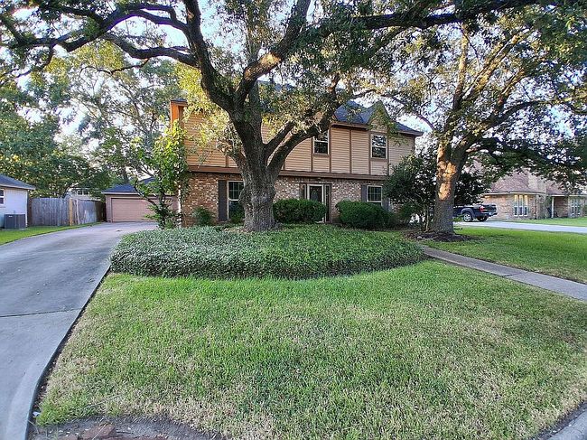 Photo of 7719 12th Fairway Ln