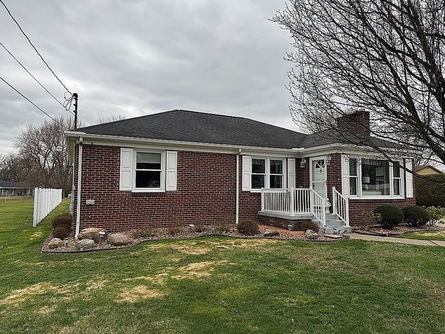 Photo of 805 Mathews Rd, Youngstown, OH