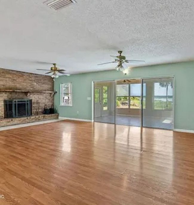 Image of 214 E Main St