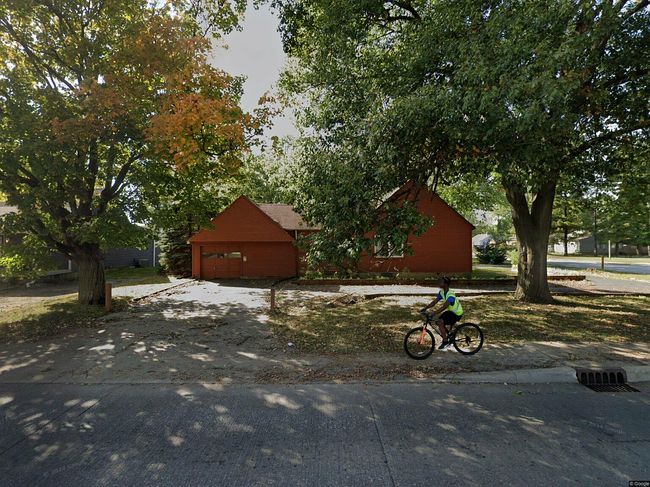 Photo of 1050 N Lynhurst Dr