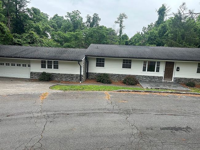 Image of 2 Longview Ln
