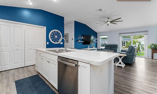 Image of 876 Conroe St