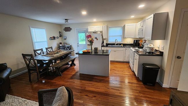 Photo of 44 Flint Dr