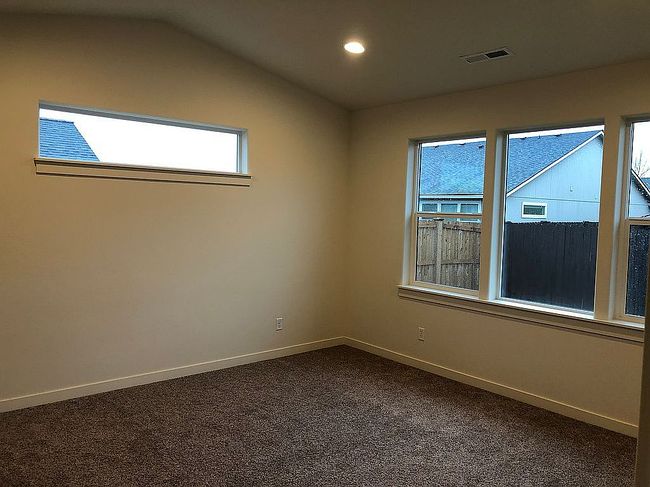 Photo of 2482 Nw Glen Oak Ave, Redmond, OR