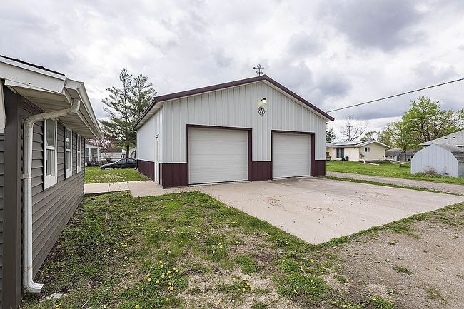 Image of 323 E Manning Ave