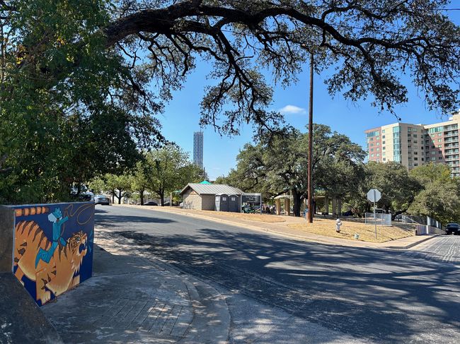 Additional photo 2 of property located at 1001 Catalpa St