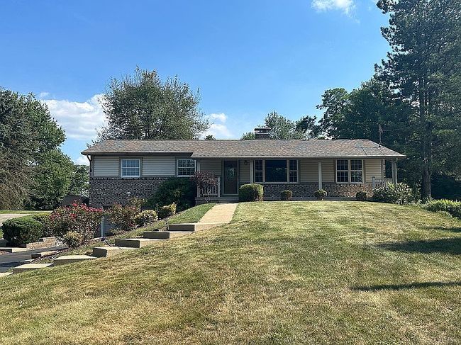 Photo of 182 Center Grange Rd, Aliquippa, PA