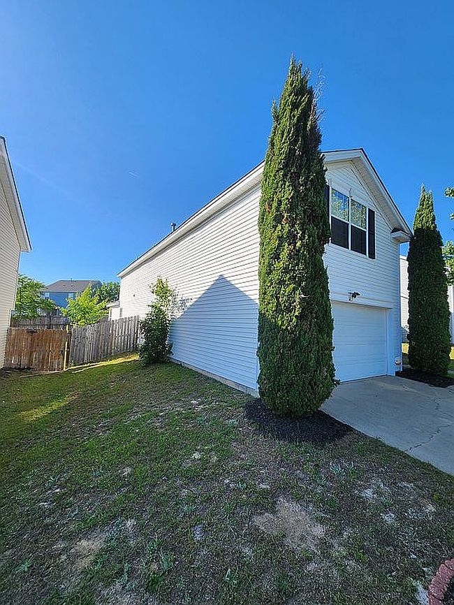 Image of 216 Elders Pond Dr