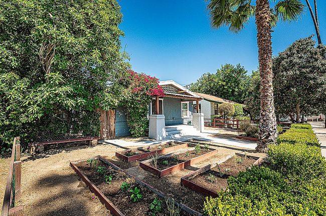 Photo of 220 Palm Pl, Pomona, CA