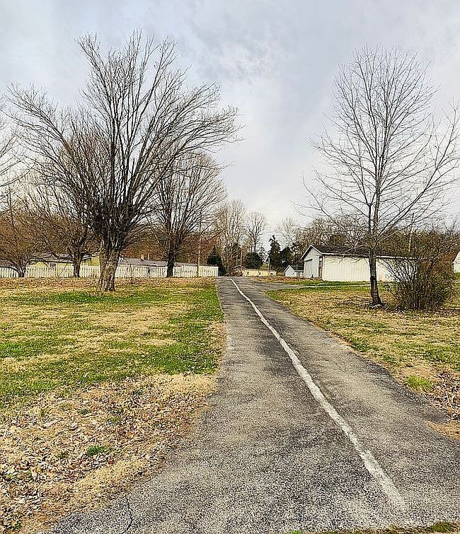 Photo of 1155 E Smith Cir, Paoli, IN