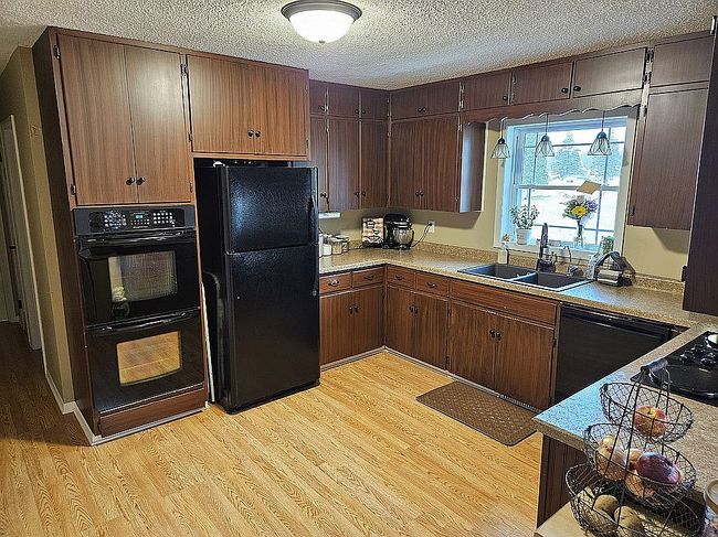 Image of 2 E Cleveland St