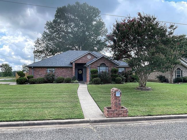 Photo of 400 Park Pl, Marshall, TX