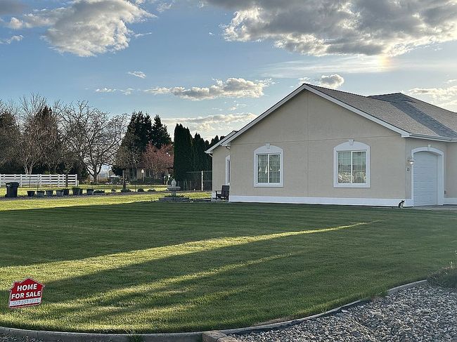 Image of 15 Applegate Ln