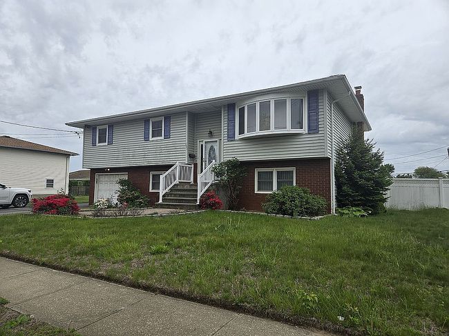 Photo of 801 5th St, West Babylon, NY