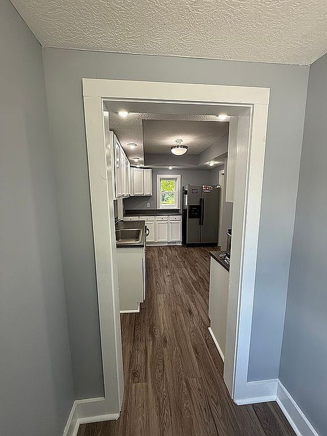 Photo of 302 N Main St, Pleasantville, OH