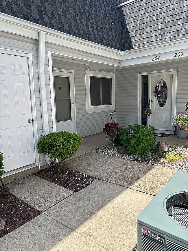 Photo of 204 Bentley Ct E, Saint James, NY