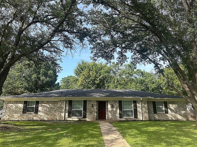Photo of 1609 Greenway St, Gilmer, TX