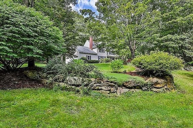 Photo of 129 Cambridge Rd, Bedford, NH