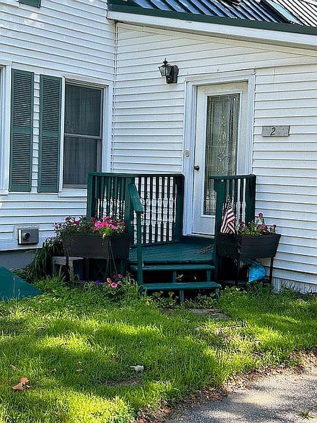 Photo of 52-54 Turner St, Buckfield, ME