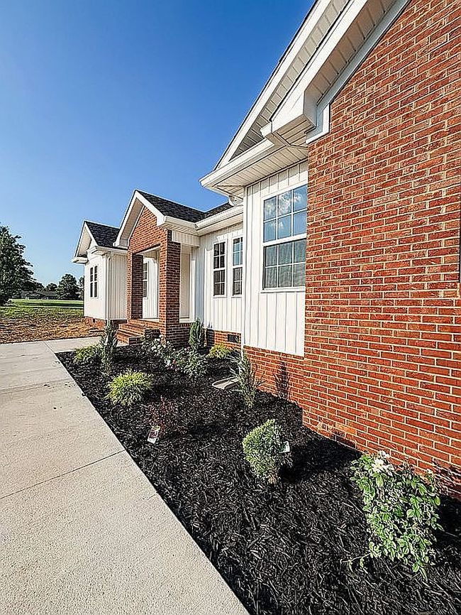 Photo of 20 Hunters Cv, Mayfield, KY